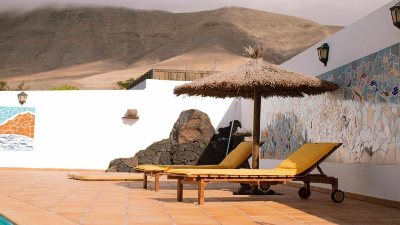 Bungalow Allende Famara Con Piscina Privada Y Ac Exterior photo